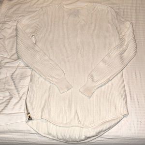 URBAN OUTFITTERS white sweater